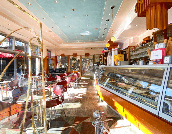 Eiscafé Innen